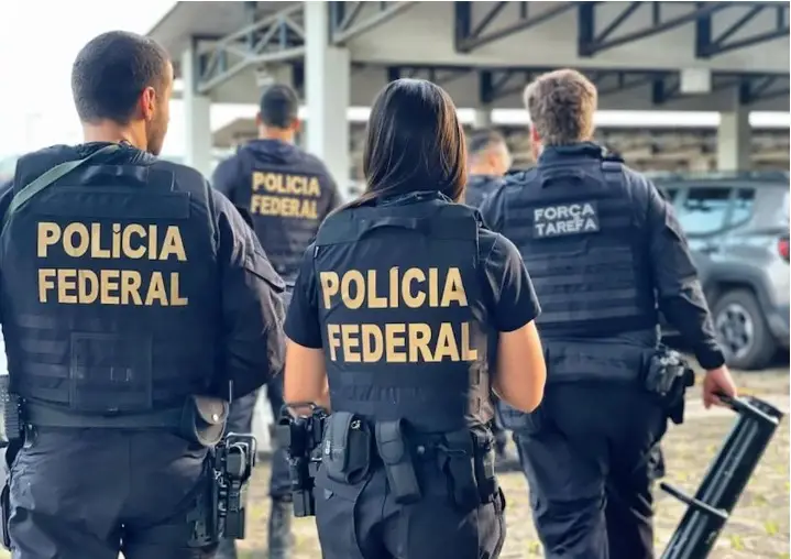 O concurso da Polícia Federal exige dos candidatos curso superior.