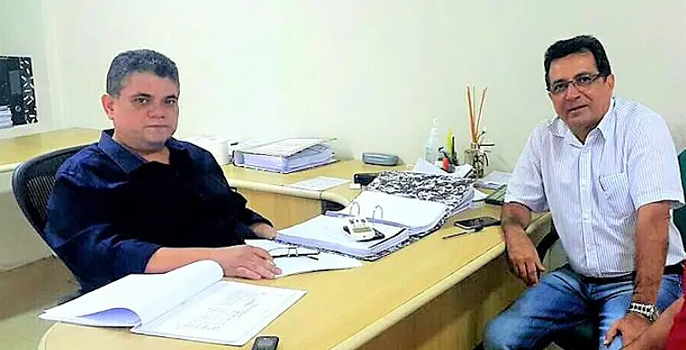 Sec. da Cidades, Fábio Xavier e o prefeito Genival Bezerra.