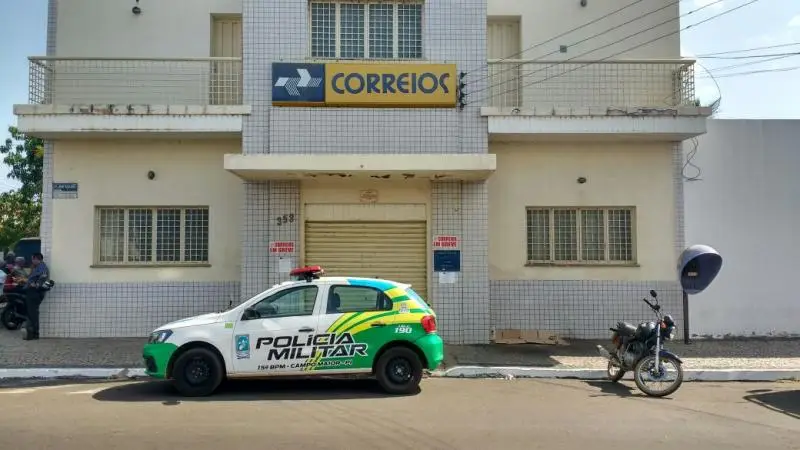 Agência vítima de assalto (Foto: Campo Maior em Foco)