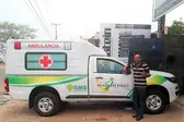 Motorista Francisco Izael recebendo o veículo. (Foto: ASCOM-JP)