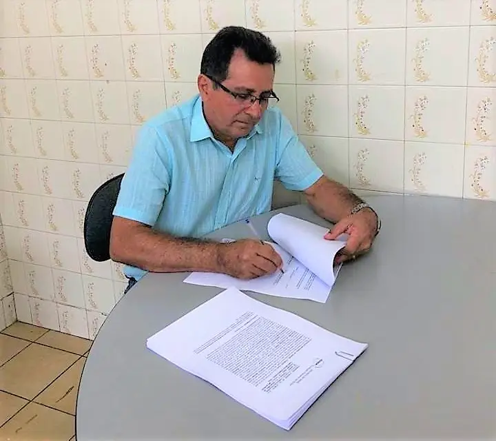 Prefeito Genival Bezerra.