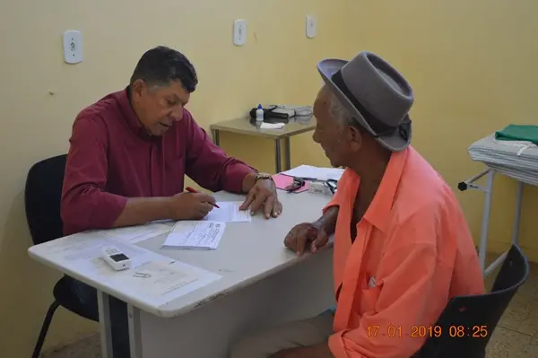 Dr. Washington Trindade atendendo na Unidade Básica de Saúde