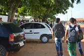 Alunos indo para a escola (Foto: Adelmir Andrade)