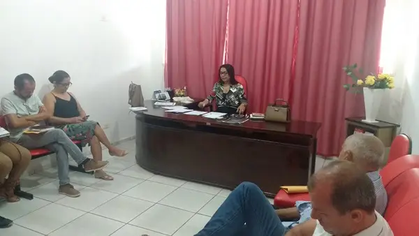 Prefeita Doquinha em reunião com os secretários