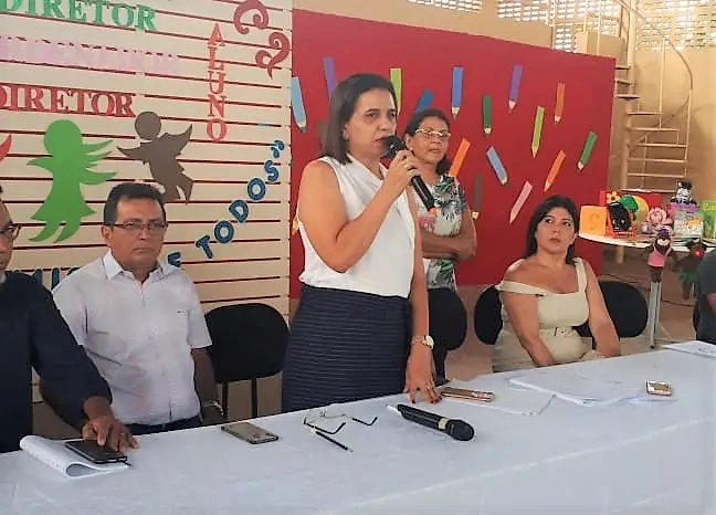 Secretária de educação Lêda Miranda.