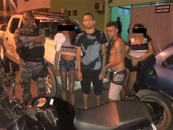 Os criminosos foram encaminhados para a Central de Flagrantes onde foram autuados (Imagem: Divulgação PM)