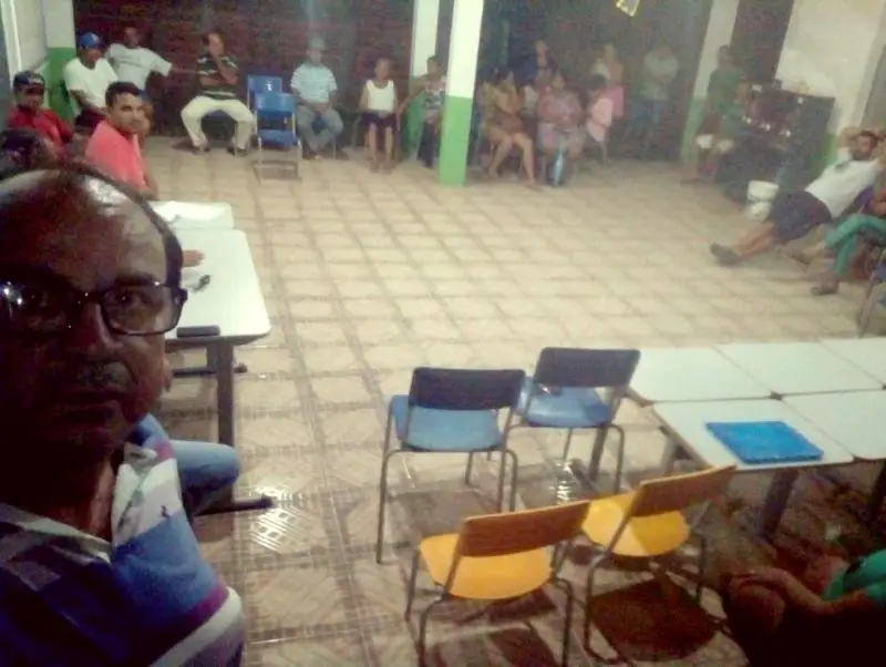 Moradores reunidos no Vaquejador