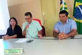 Contadora Karen Azevedo, prefeito Genival Bezerra e o presidente da CM Zé Bezim. (Foto: ASCOM)