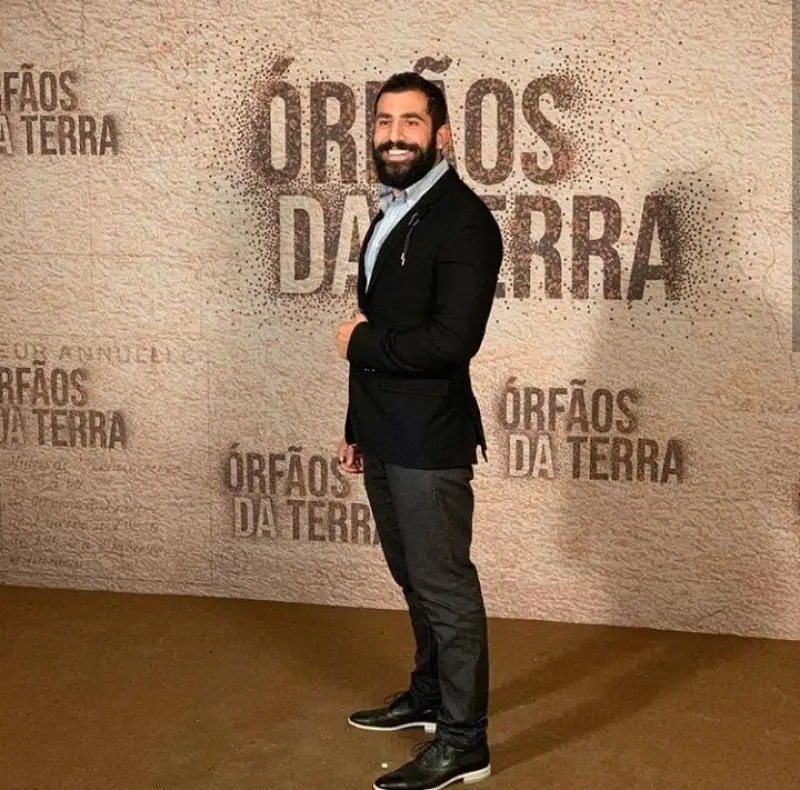 Foto:Kaysar em festa de lançamento de Órfãos da Terra/Reprodução/Instagram