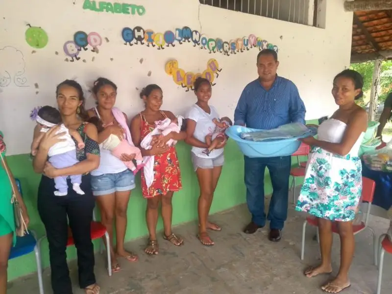 Prefeito Nilton Bacelar participou da entrega