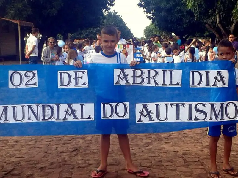 Alunos participam da caminhada