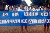 Alunos participam da caminhada  (Foto: Carlos Eugênio)