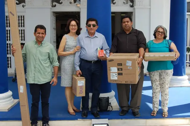 Membros da APAE e Prefeito Dr.Zé Maria e Secretaria Maria Bernadete