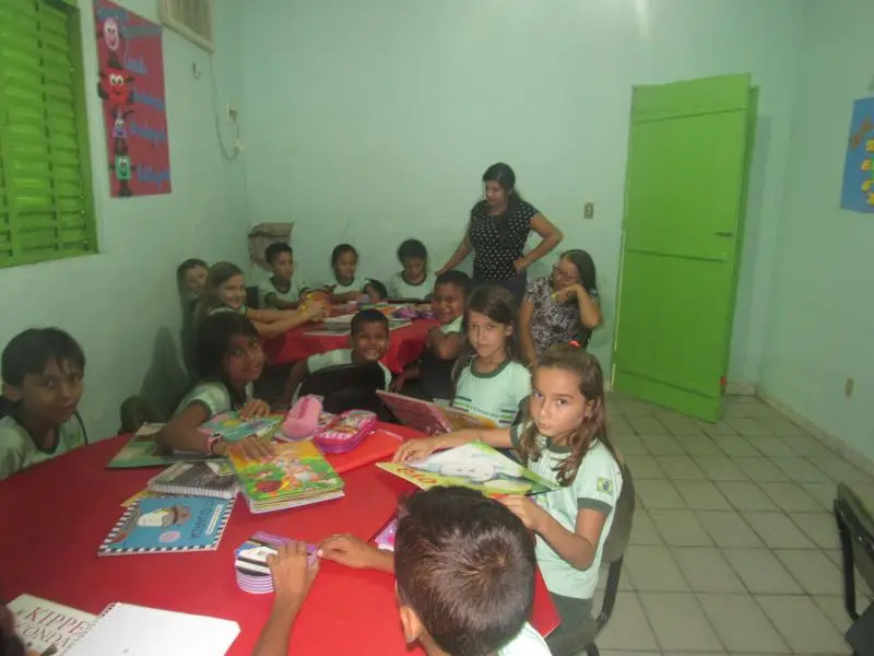 Aula de reforço na biblioteca Municipal  (Foto: Leônidas Silva)