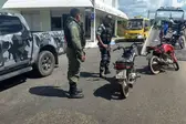 A operação faz parte das estratégias do 18º BPM, sob o comando do major Lacerda, de evitar o aumento nos índices de acidentes fatais, que hoje já chega ao número de cinquenta e dois, de janeiro a novembro deste ano. (Foto: canal 121)