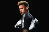 Foto: Reprodução - Neymar em ensaio fotográfico com chuteira. (Foto: Uol esportes)