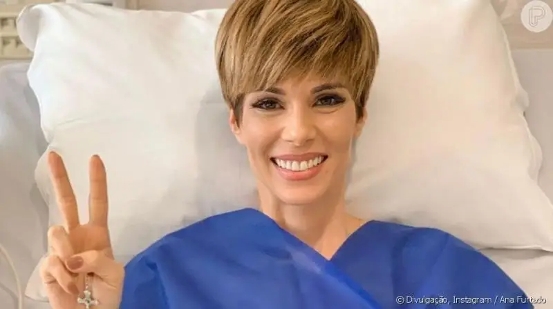 Foto:Reprodução/Instagram - Ana Furtado comemorando o fim do câncer de mama.