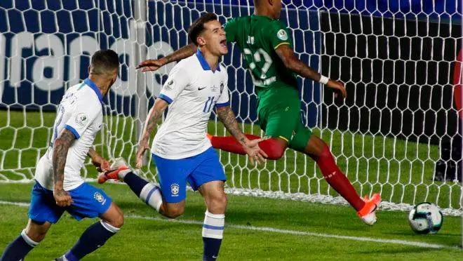 Foto:Miguel SCHINCARIOL / AFP -  Comemoração do gol marcado por Coutinho.