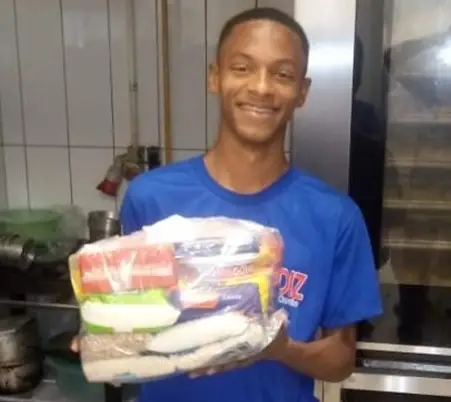 Foto:Divulgação - Elton Carlos era funcionário do Supermercado Carvalho, e trabalhava como jovem aprendiz.