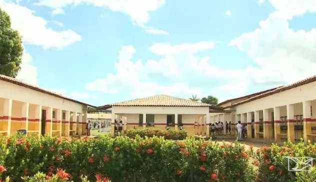 Adolescentes são espancados dentro de escola - Foto: reprodução