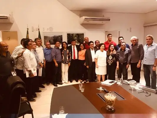 Prefeita Doquinha com lideranças do PT