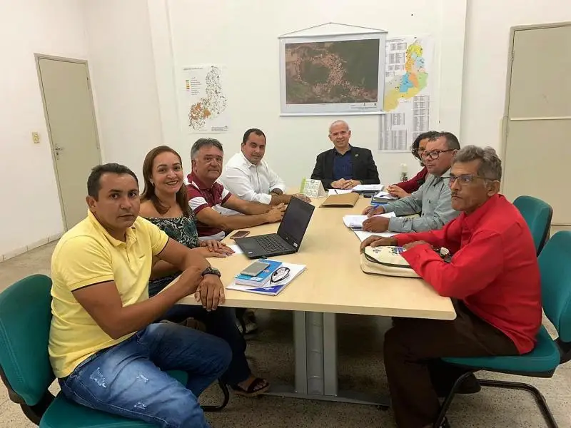 Equipe da SMA, deputado Georgiano Neto e o superitendente do INCRA Thiago Vasconcelos.
