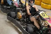 Jovem que sofreu o escalpelamento foi fotografada momentos antes do acidente na corrida de kart, no Recife — Foto: Reprodução/WhatsApp (Foto: G1)