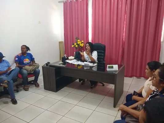 Prefeita Doquinha em reunião sobre a feira das estrelas