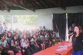 Prefeita Vilma Lima, conversando com os estudantes (Foto: Leônidas Silva) (Foto: )