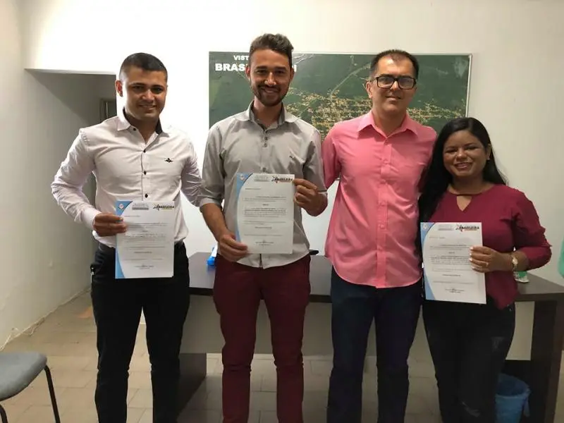 Prefeito Alan Juciê com os concursados empossados