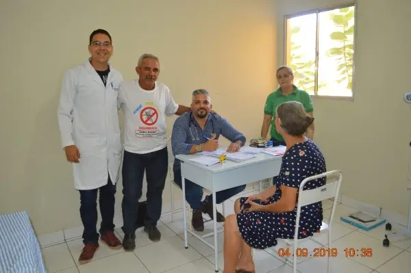 Equipe médica e de enfermagem em Lagoa Cercada