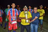 Prefeito Genival Bezerra ao lado do sr. Raimundo Belinha e o capitão Zé Filho. (Foto: Ascom)