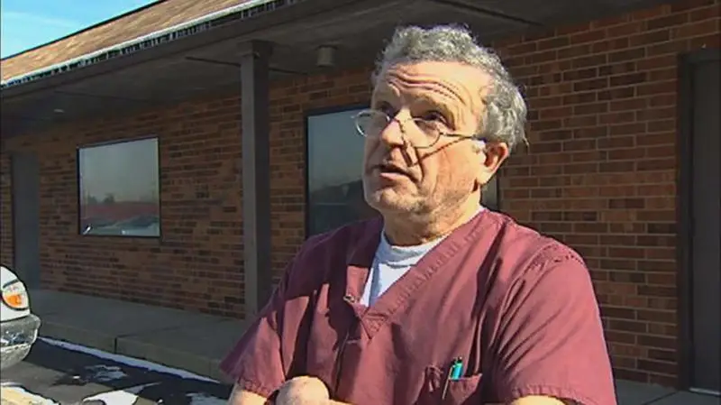 O médico Ulrich Klopfer — Foto: WNDU-TV via AP