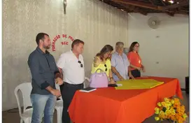 Dep. Flora Isabel assina ordem de serviço (Foto: )