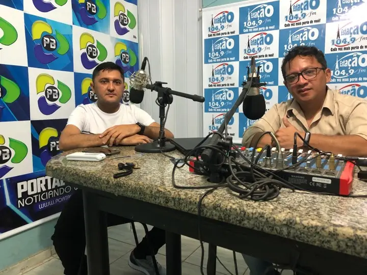 Diel Paiva sendo entrevistado pelo radialista Giva Ferreira