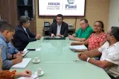 Robert Freitas, Rejane e Flavio Luz e Dep. João Madson visitando o secretário de Educação do Estado  (Foto: Ítalo Miguel)
