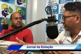 Padre Antônio Nilson na bancada do Jornal da Estação com o radialista Giva Ferreira (Foto: )