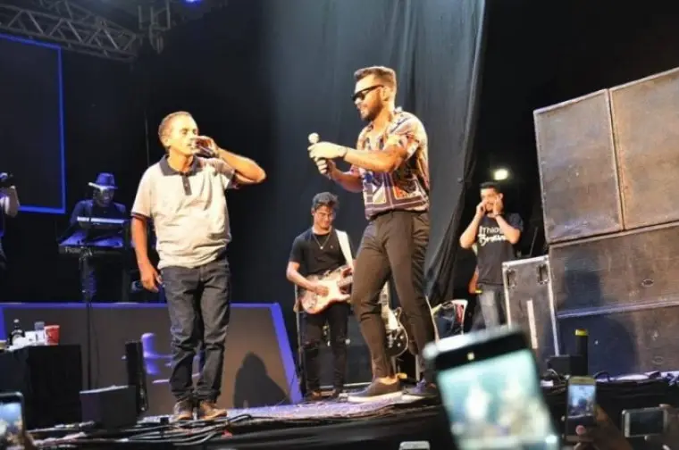 Manoel Gomes com o cantor Thiago Brava - Foto: reprodução