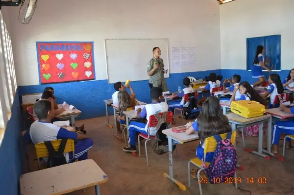 Aula do PROERD na Escola Idália de Brito