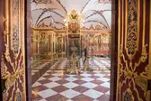Foto de abril de 2019 mostra o Quarto das Joias, um dos quartos do Cofre Verde, no castelo de Dresden, na Alemanha. — Foto: Sebastian Kahnert / dpa / AFP (Foto: Jornal Extra)