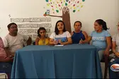 Entrevista da equipe escolar junta à aluna assistida com o programa (Foto: Tapuio Notícias)