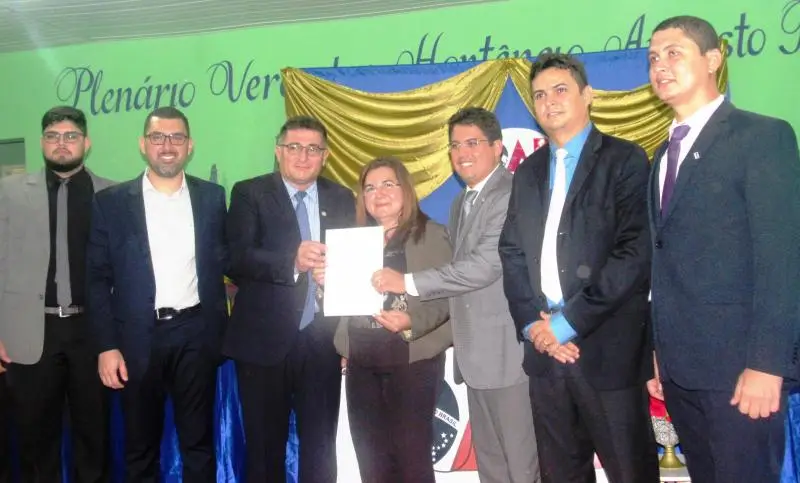 Prefeita Vilma Lima Sanciona lei que cria o dia do Advogado em São João do Arraial (Foto: Leônidas Silva)