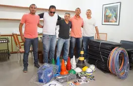 Os materiais serão utilizados com alunos da escolinha de futebol Meninos da Villa (Foto: )