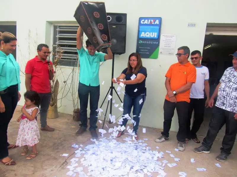 Sorteio de prêmios no aniversário do Banco dos Cocais (Foto: Leônidas Silva)