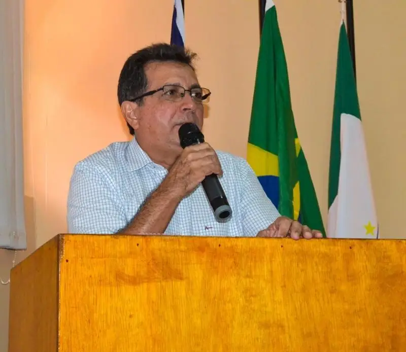 Prefeito Genival Bezerra (PT).
