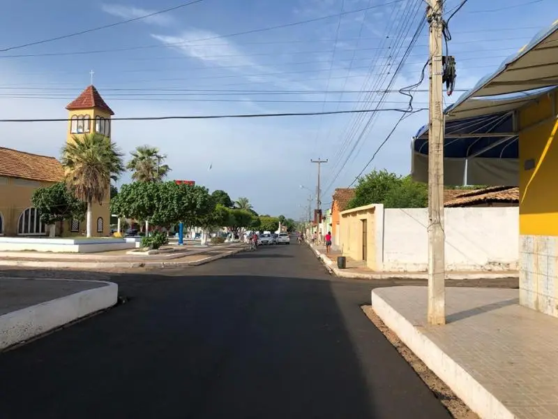 A obra de asfaltamento foi autorizada em fevereiro de  2017 com assinatura firmada pelo Idepi (Instituto de Desenvolvimento do Piauí) solicitado na gestão da ex-prefeita Paula Araujo que teve o empenho do Deputado Estadual Wilson Brandão
