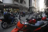 O preço do seguro para motocicletas caiu para R$ 12,25. Para automóveis, passou para R$ 5,21 - Arquivo/Agência Brasil (Foto: Agência Brasil)