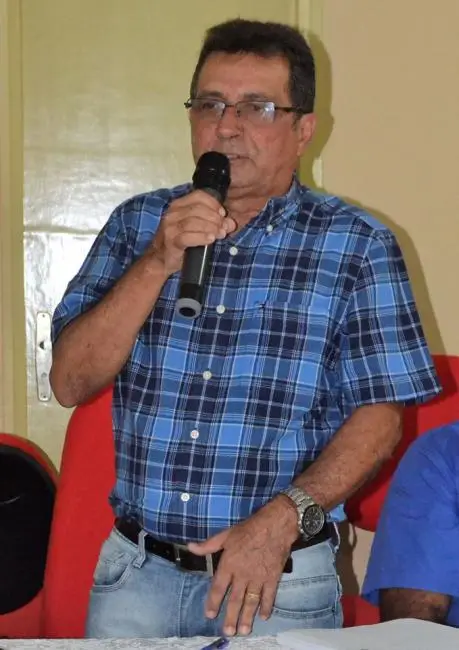 Prefeito Genival Bezerra (PT) .