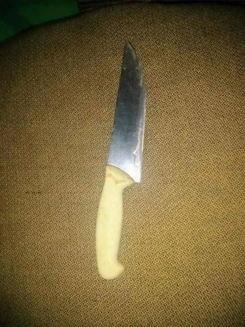 Faca utilizada no momento da tentativa de homicídio