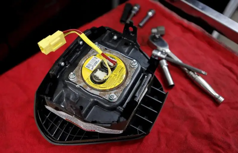 Airbag da Takata pode lançar pedaços de metal contra os passageiros — Foto: REUTERS/Joe Skipper